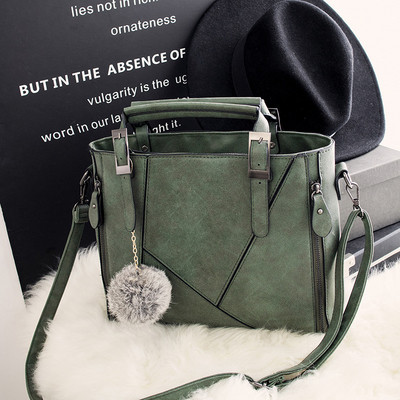 Geanta de dama moderna cu accesoriu puf in mai multe culori