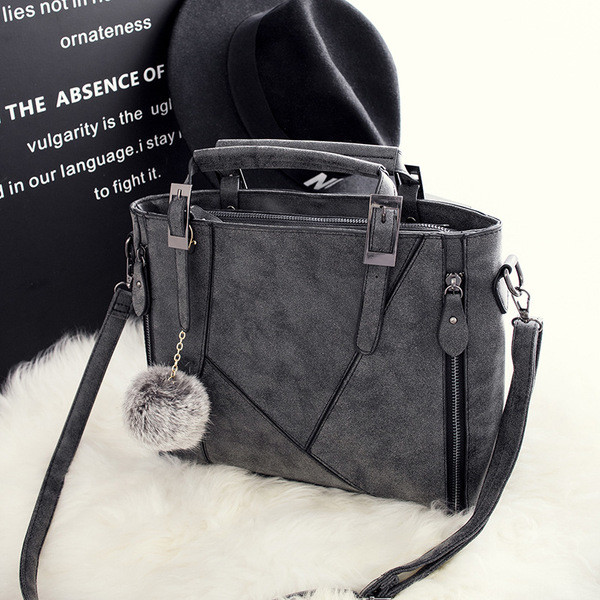 Geanta de dama moderna cu accesoriu puf in mai multe culori