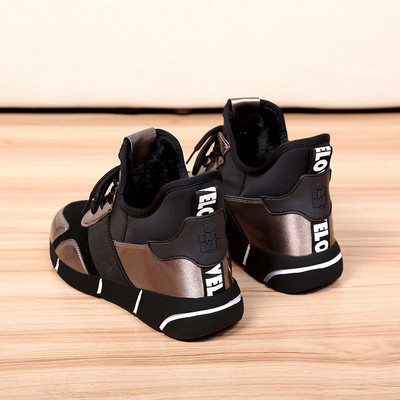 Stílusos női tornacipő két színben