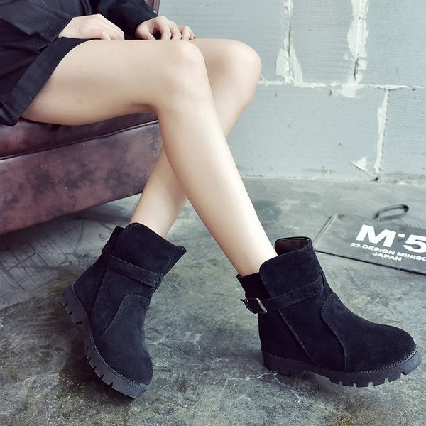 Casual γυναικείες μπότες σε μαύρο και καφέ χρώμα