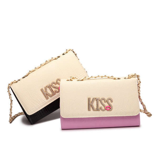 Geanta de dama in mai multe culori cu maner metalic