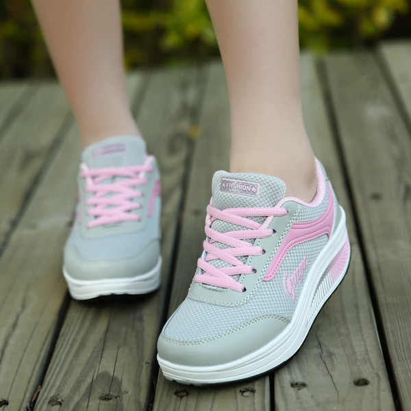 Adidasi de dama cu talpa inalta in mai multe culori potriviti pentru utilizarea de zi cu zi