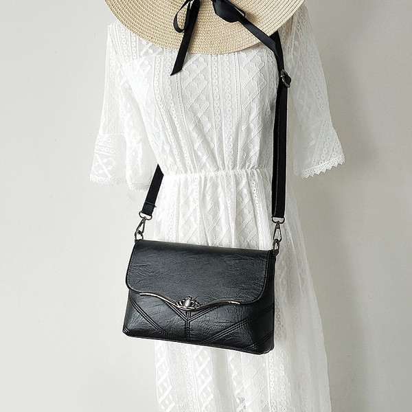 Geanta mica de dama in mai multe culori cu inchidere metalica