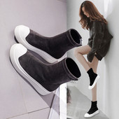 Αθλητικές κομψές γυναικείες μπότες σε δύο χρώματα