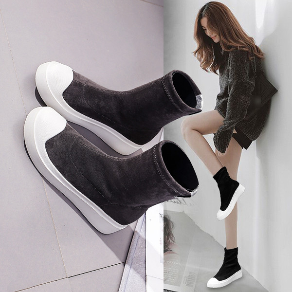 Αθλητικές κομψές γυναικείες  μπότες σε δύο χρώματα