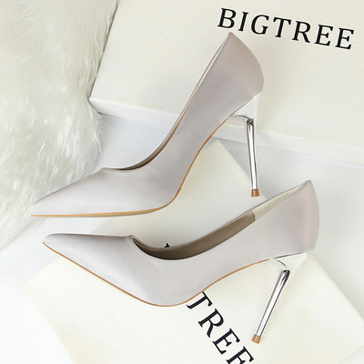 Κομψά γυναικεία παπούτσια με ψηλό τακούνι σε διάφορα χρώματα