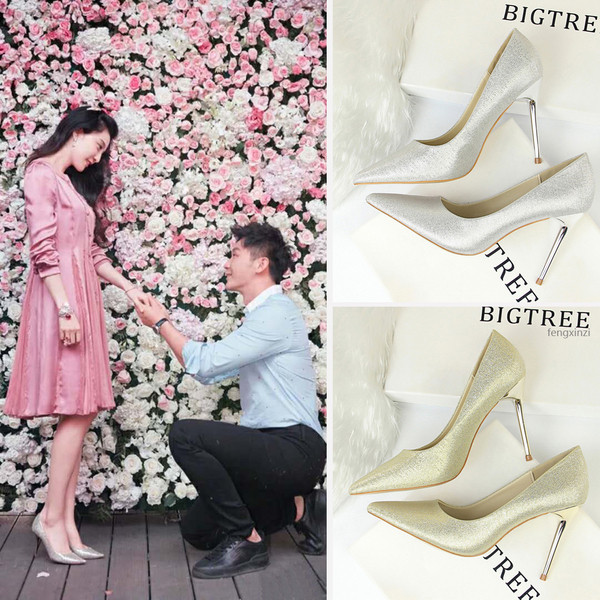 Κομψά γυναικεία παπούτσια με ψηλό τακούνι σε διάφορα χρώματα