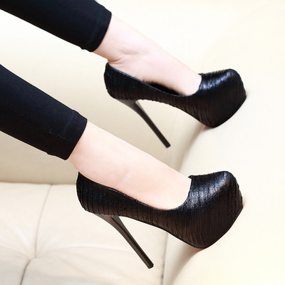 Pantofi de damă moderni cu toc în negru