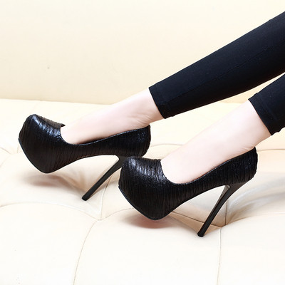 Pantofi de damă moderni cu toc în negru