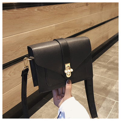 Μοντέρνα δερμάτινη γυναικεία τσάντα σε διάφορα χρώματα