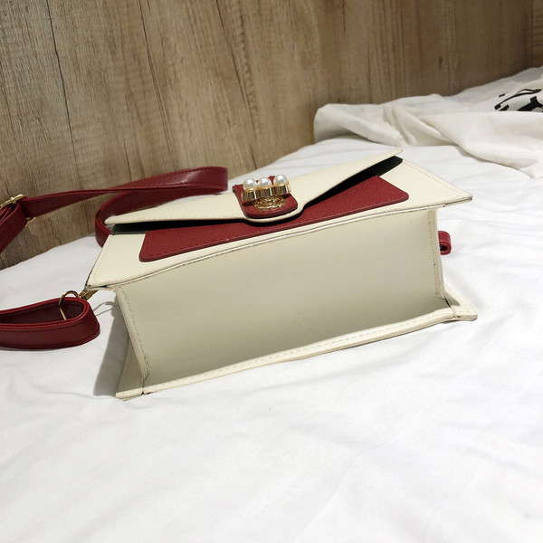 Μοντέρνα δερμάτινη γυναικεία τσάντα σε διάφορα χρώματα