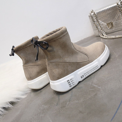 Αθλητικές γυναικείες μπότες σε δύο χρώματα