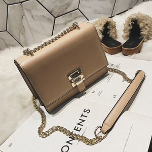 Geanta de dama eleganta cu maner metalic in mai multe culori