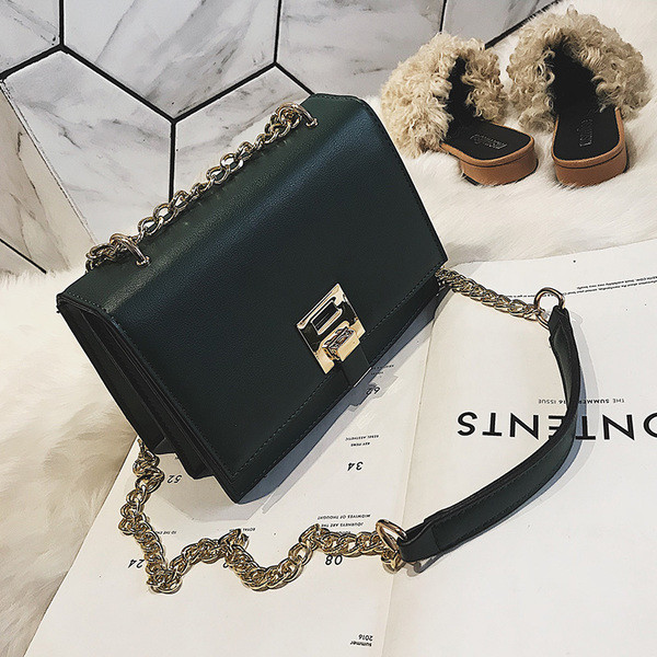 Geanta de dama eleganta cu maner metalic in mai multe culori