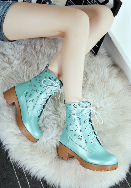 Ghete de dama moderne cu talpa aspra in trei culori