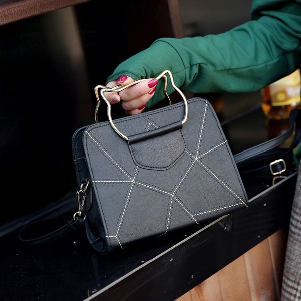 Geanta de dama cu maner metalic in mai multe culori