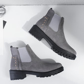 Μοντέρνα γυναικείες μπότες  με τρουξ σε δυο χρώματα