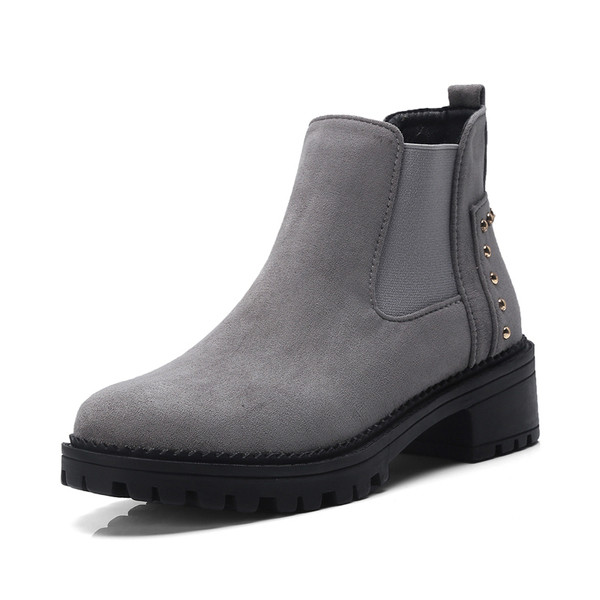 Μοντέρνα γυναικείες μπότες  με τρουξ σε δυο χρώματα