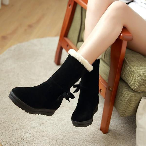 Κομψές γυναικείες μπότες με παχιά σόλα σε τρία χρώματα