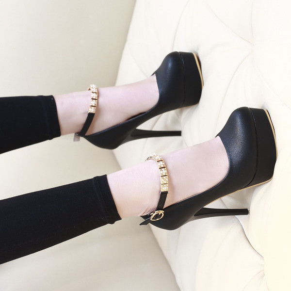 Pantofi moderni de dama din piele ecologica cu curea aurie de culoare neagra