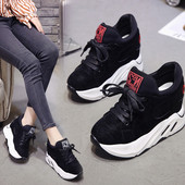 Adidasi moderni de dama in doua culori potriviti pentru utilizarea de zi cu zi