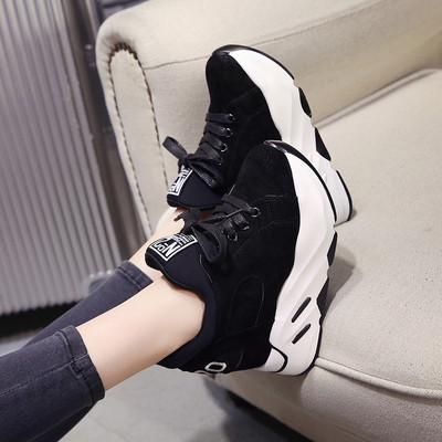 Adidasi moderni de dama in doua culori potriviti pentru utilizarea de zi cu zi