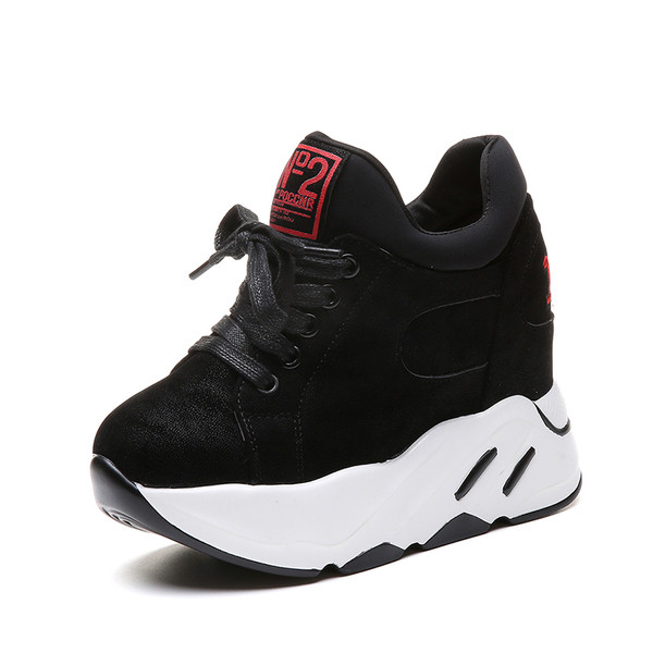 Adidasi moderni de dama in doua culori potriviti pentru utilizarea de zi cu zi