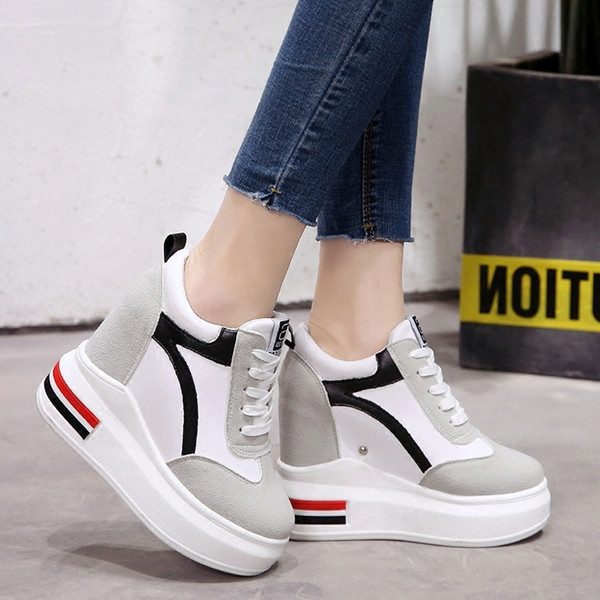 Κομψά γυναικεία αθλητικά παπούτσια με ψηλή σόλα σε δύο χρώματα