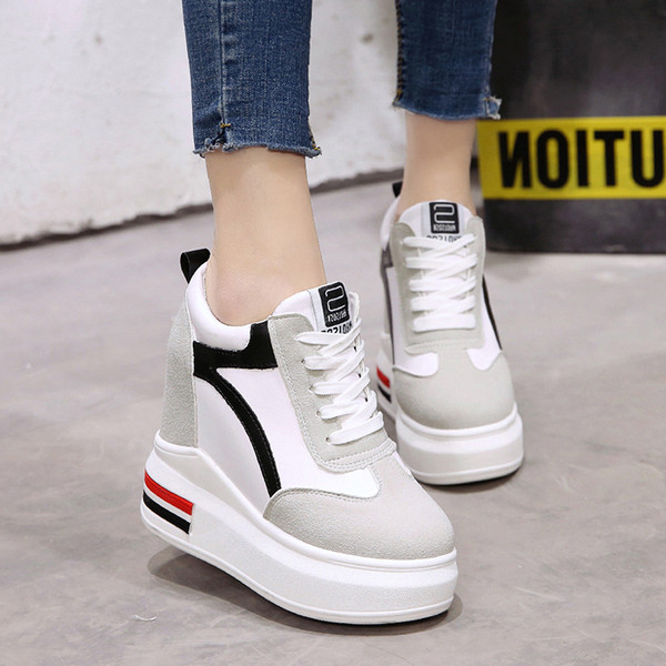 Κομψά γυναικεία αθλητικά παπούτσια με ψηλή σόλα σε δύο χρώματα