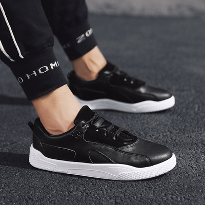 Adidași moderni pentru bărbați în trei modele