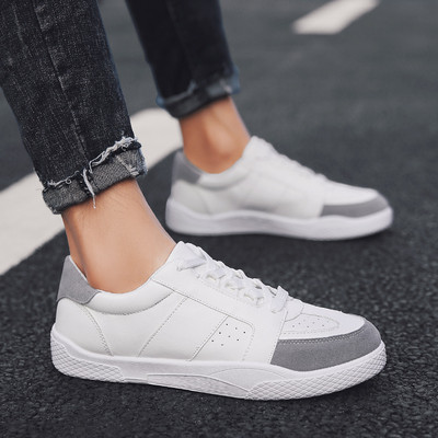 Adidași moderni pentru bărbați în trei modele