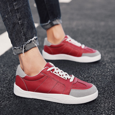 Adidași moderni pentru bărbați în trei modele