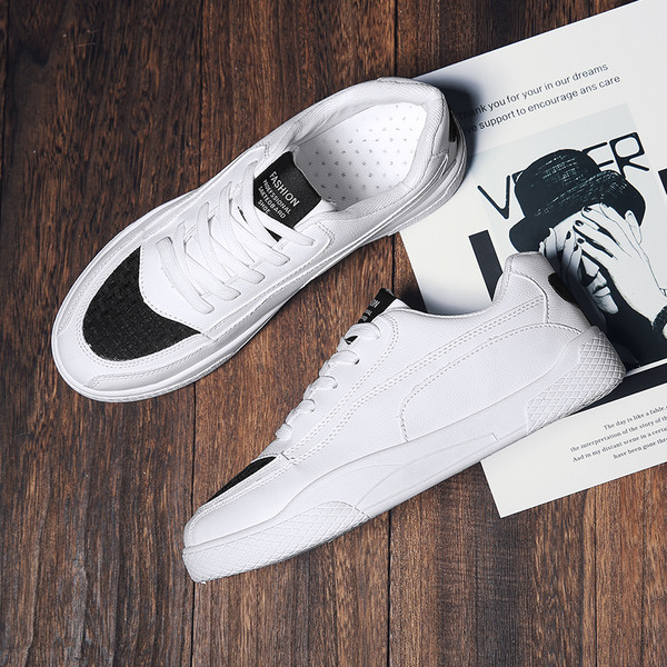 Adidași moderni pentru bărbați în trei modele