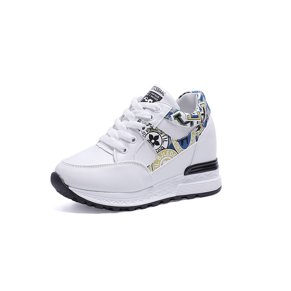 Tenisi de dama actuali cu talpa inalta in mai multe culori