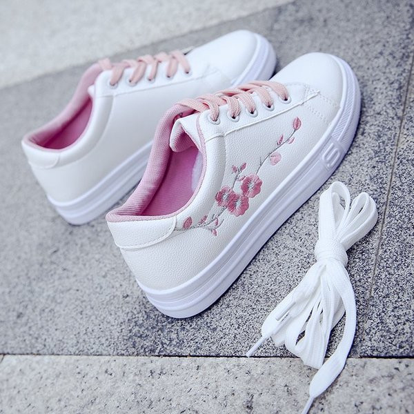 Tenisi eleganti de dama in doua culori potriviti pentru utilizarea de zi cu zi