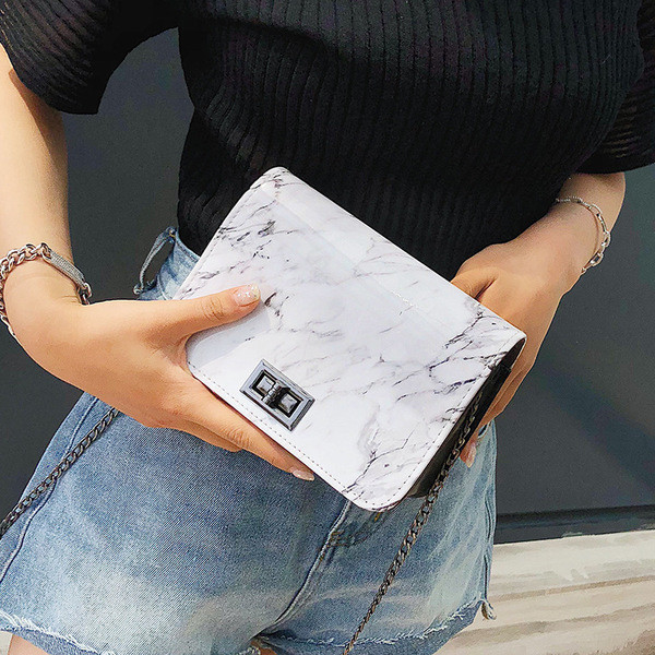 Geanta de dama cu inchidere metalica