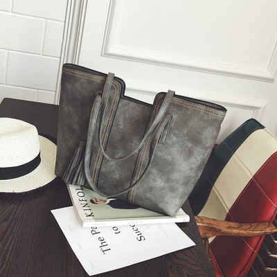 Geanta de dama cu accesoriu ciucuri in mai multe culori