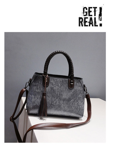 Geanta de dama potrivita pentru utilizarea de zi cu zi cu accesoriu