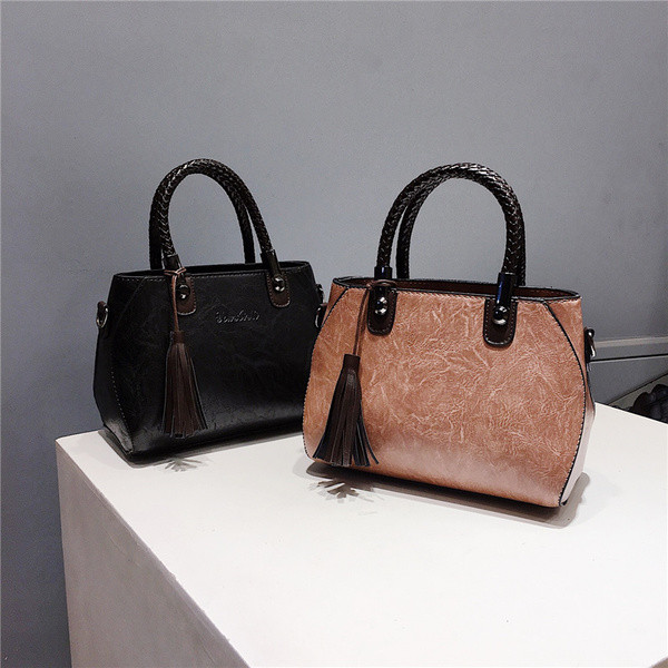 Geanta de dama potrivita pentru utilizarea de zi cu zi cu accesoriu