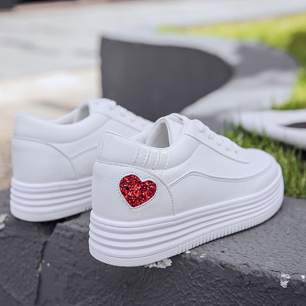 Adidasi moderni de dama cu o inima stralucitoare in trei culori