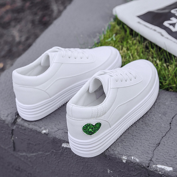 Adidasi moderni de dama cu o inima stralucitoare in trei culori