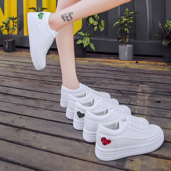 Adidasi moderni de dama cu o inima stralucitoare in trei culori