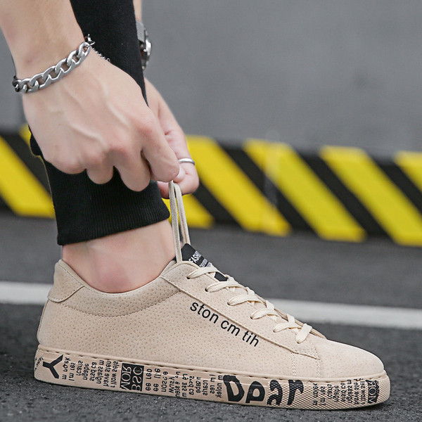 Tenisi actuali pentru bărbați în trei culori