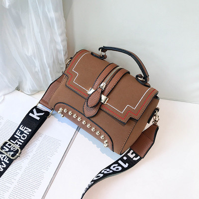 Geanta de dama cu elemente metalice in mai multe culori