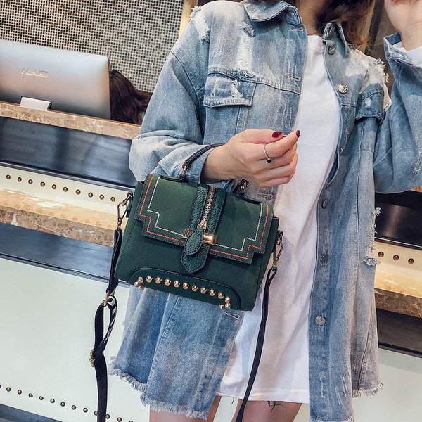 Geanta de dama cu elemente metalice in mai multe culori