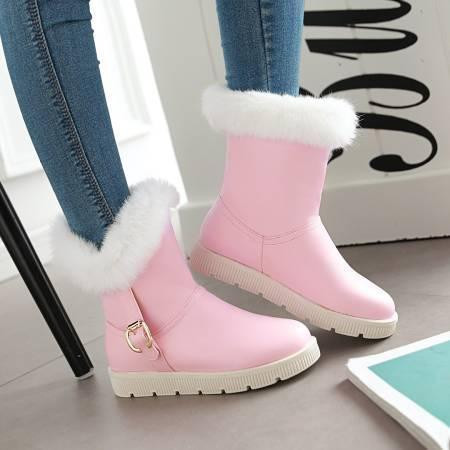 Модерни дамски ботуши в пух в няколко цвята