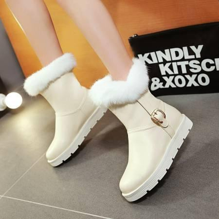 Модерни дамски ботуши в пух в няколко цвята