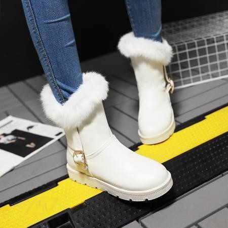 Модерни дамски ботуши в пух в няколко цвята