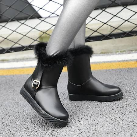 Модерни дамски ботуши в пух в няколко цвята