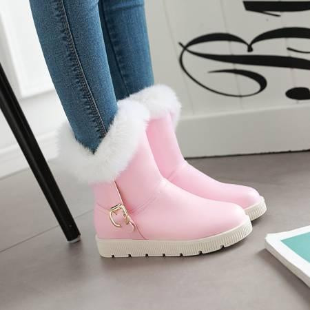 Модерни дамски ботуши в пух в няколко цвята